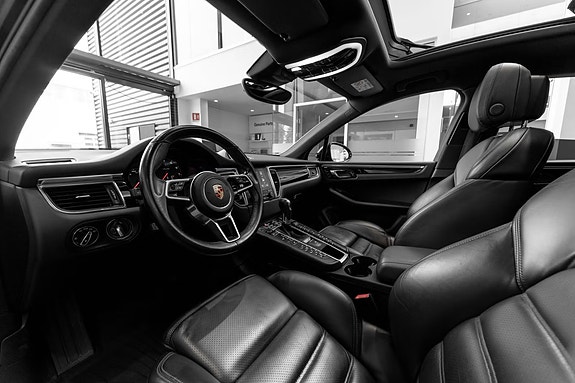Porsche Macan 20 of 30