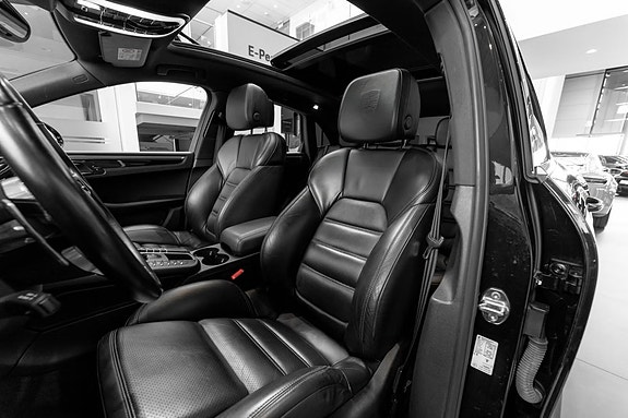 Porsche Macan 18 of 30