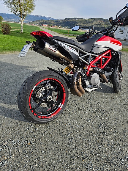 Ducati Hypermotard 950 2 of 8