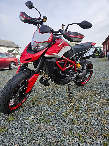 Ducati Hypermotard 950 4 of 8