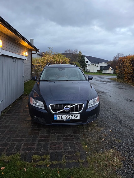 Volvo V70 2 of 14