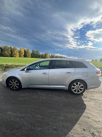 Toyota Avensis 4 of 16