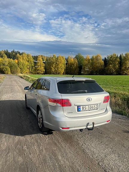 Toyota Avensis 2 of 16