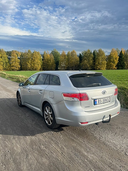 Toyota Avensis 8 of 16