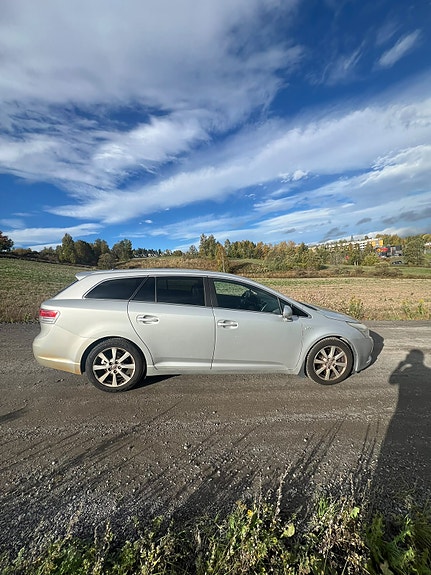 Toyota Avensis 3 of 16
