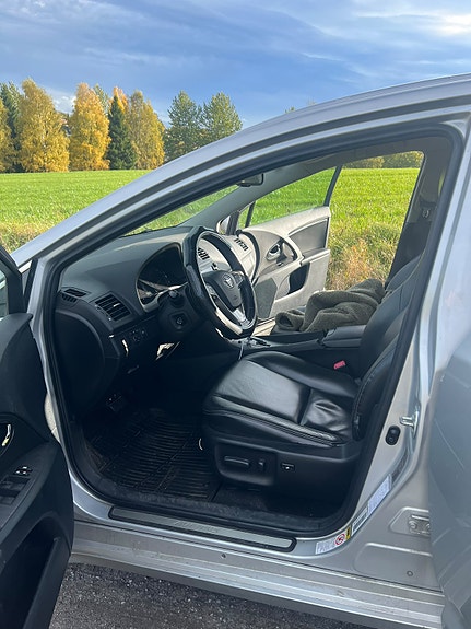 Toyota Avensis 11 of 16