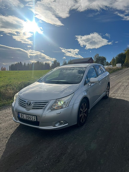 Toyota Avensis 9 of 16