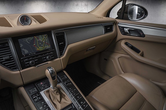 Porsche Macan 12 of 30