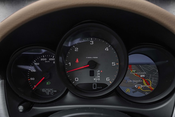 Porsche Macan 10 of 30