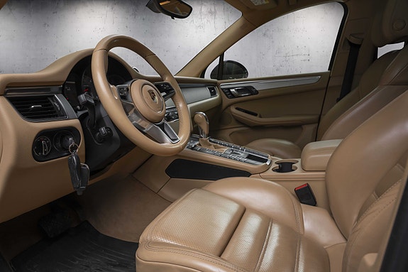 Porsche Macan 23 of 30