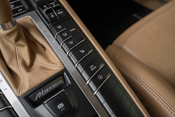 Porsche Macan 15 of 30