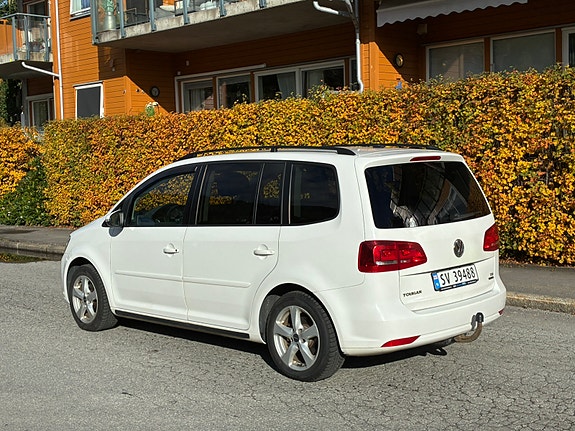 Volkswagen Touran 4 of 9
