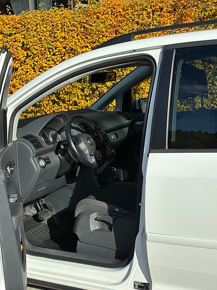 Volkswagen Touran 5 of 9