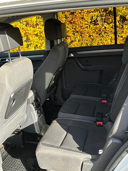 Volkswagen Touran 6 of 9