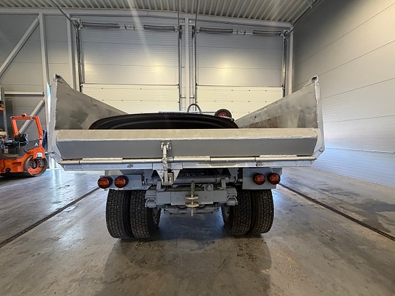 Volvo N86 lastebil med tippflak - Diesel 6,7 liter 140 kW - Turbolader - Tvillinghjul bak - Try 5 of 30