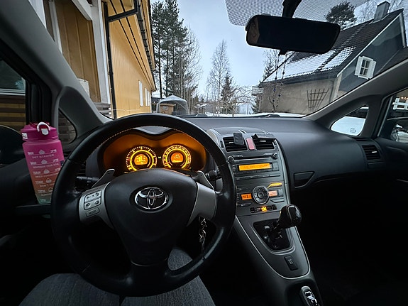 Toyota Auris 3 of 9
