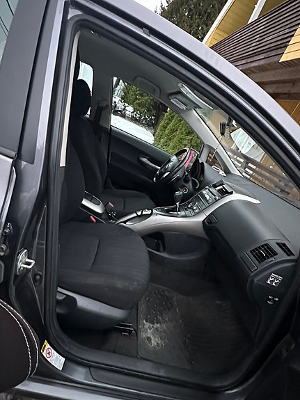 Toyota Auris 6 of 9