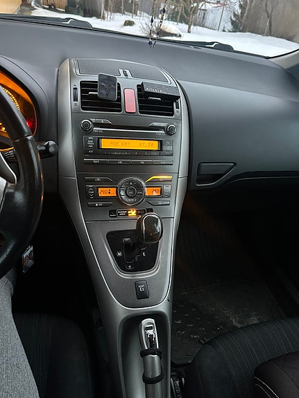 Toyota Auris 7 of 9