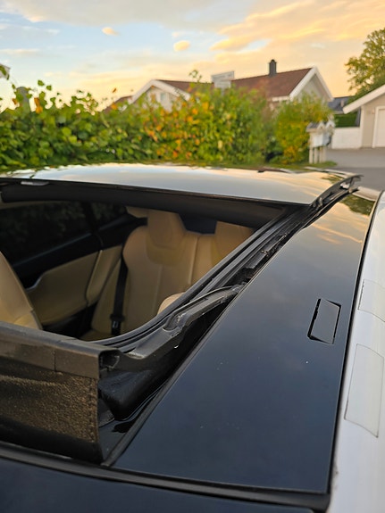 Tesla Model S 15 of 30