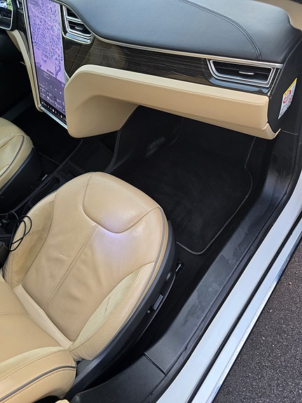 Tesla Model S 19 of 30