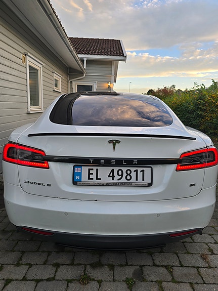 Tesla Model S 16 of 30