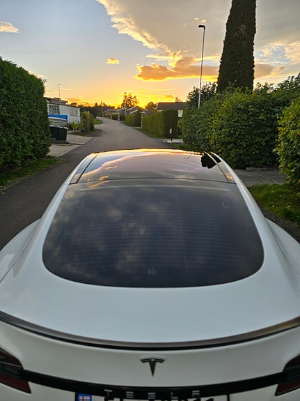 Tesla Model S 11 of 30