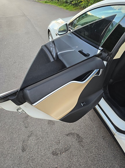 Tesla Model S 24 of 30