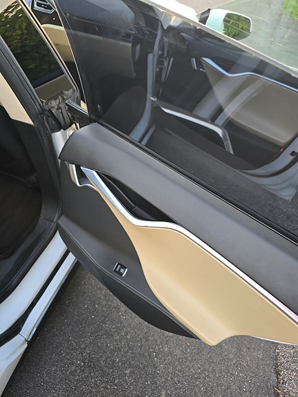 Tesla Model S 22 of 30