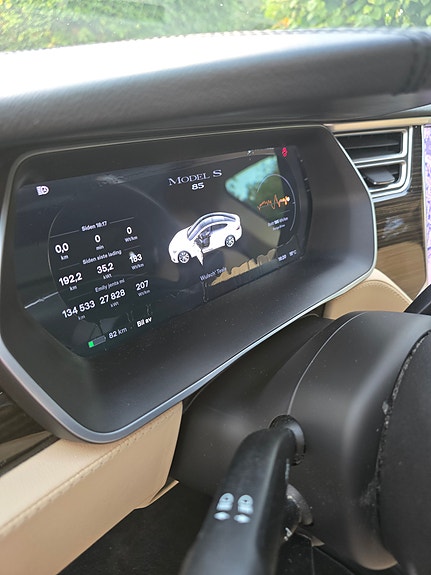 Tesla Model S 25 of 30
