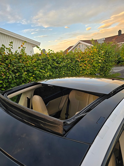 Tesla Model S 14 of 30
