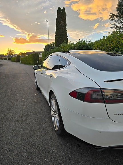 Tesla Model S 9 of 30