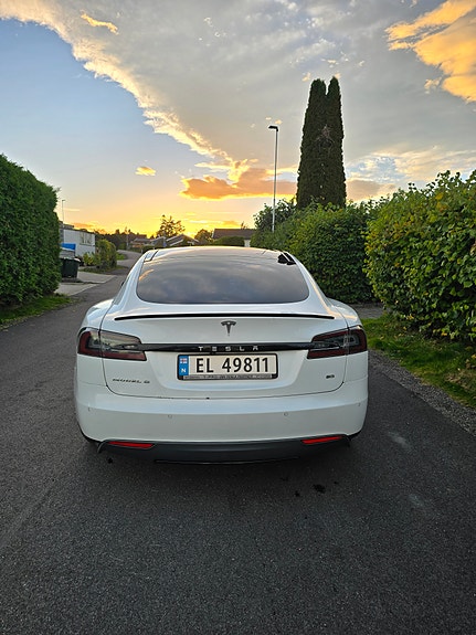 Tesla Model S 10 of 30