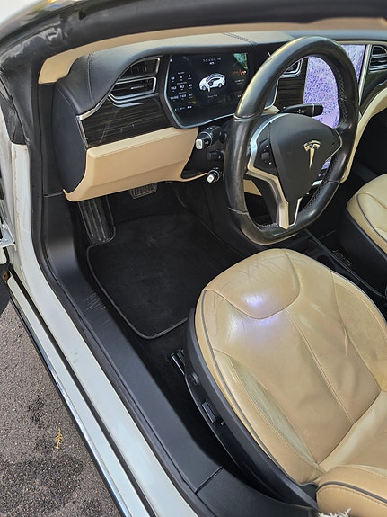 Tesla Model S 17 of 30
