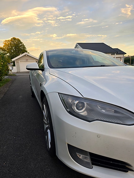 Tesla Model S 4 of 30