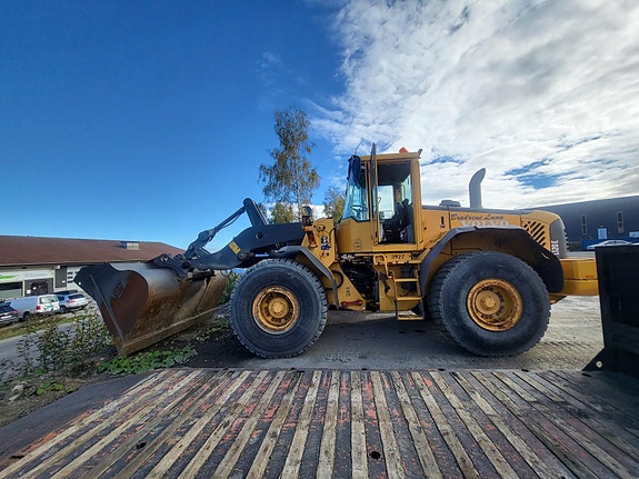 Volvo L120 2 of 24