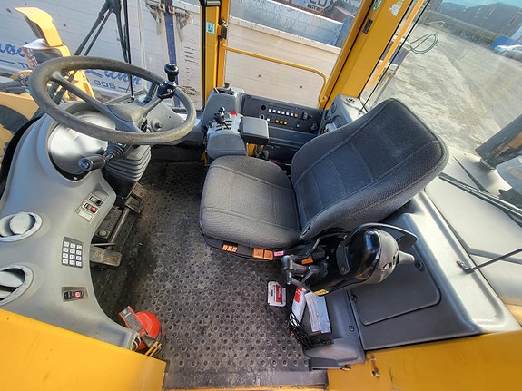 Volvo L120 12 of 24