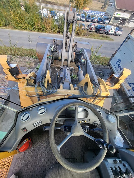 Volvo L120 9 of 24
