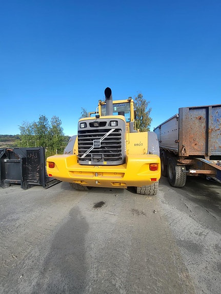Volvo L120 3 of 24