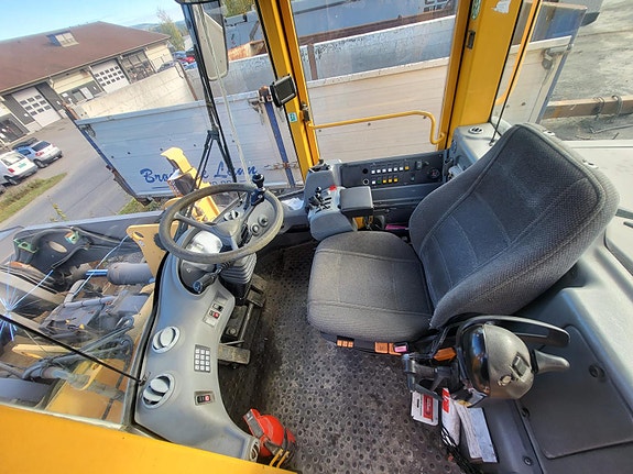 Volvo L120 11 of 24