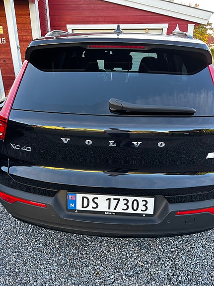 Volvo XC40 3 of 7