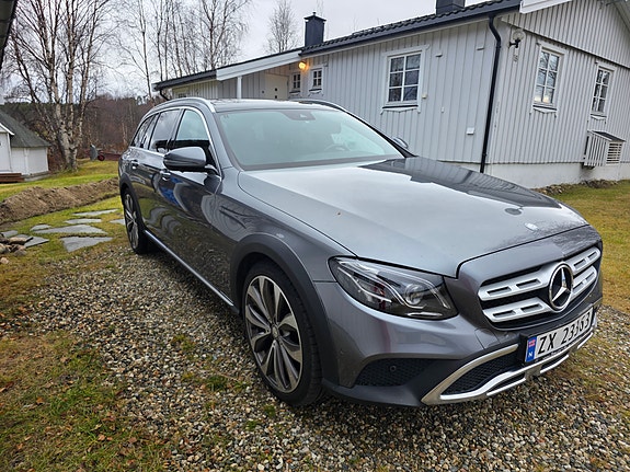 Mercedes-Benz E220 d 2 of 13