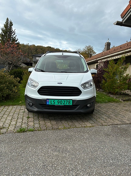 Ford Transit Courier 2 of 8