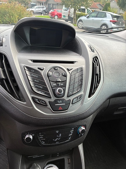 Ford Transit Courier 5 of 8