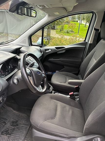 Ford Transit Courier 4 of 8
