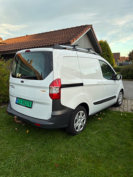 Ford Transit Courier 3 of 8