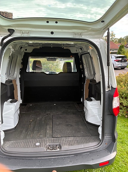 Ford Transit Courier 7 of 8