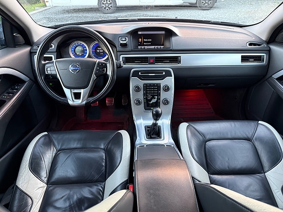 Volvo V70 12 of 22