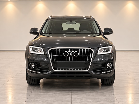 Audi Q5 2 of 19
