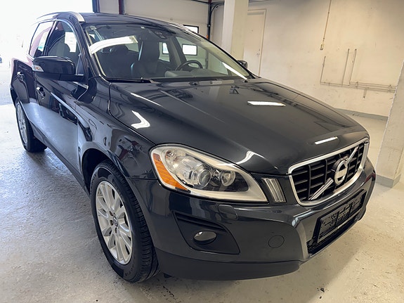 Volvo XC60 2 of 30