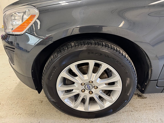 Volvo XC60 10 of 30